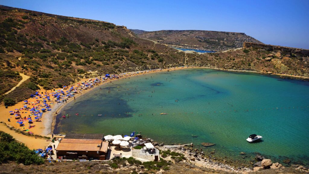 Ghajn_Tuffieha_Bay-1024x576 Estas são as praias e piscinas naturais que não pode deixar de conhecer quando for a Malta