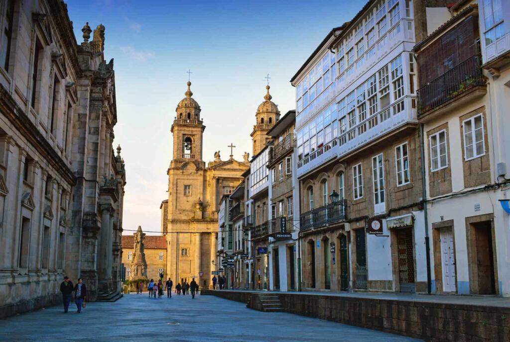 Santiago-de-Compostela-1-1024x688 Já pode pensar nas férias do próximo verão. Estes são os novos destinos da TAP