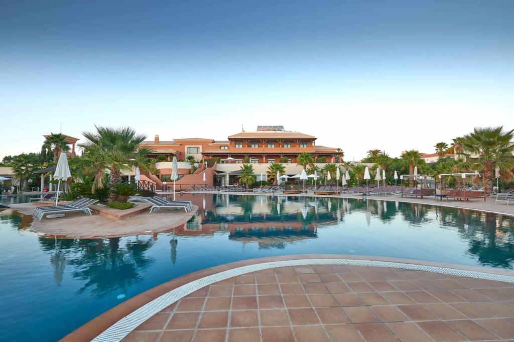 clubhouse_outdoor-1024x683 O resort mais romântico da Europa é português e fica no Algarve