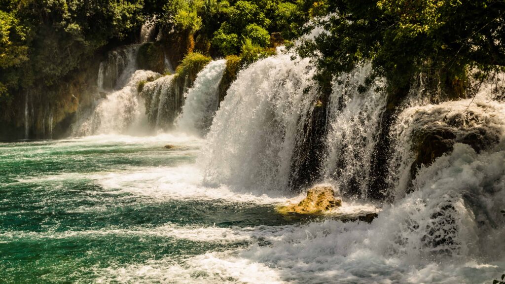 waterfalls-europe-croatia-travel-location-VKP4X5Y-1024x576 10 tendências de viagem para 2021