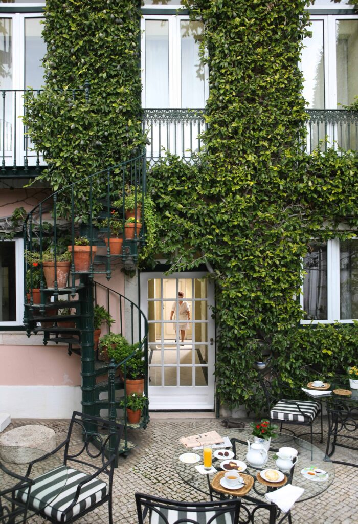 As-Janelas-Verdes_Garden-700x1024 Hotéis Heritage criam oferta de enoturismo com a Quinta de Chocapalha
