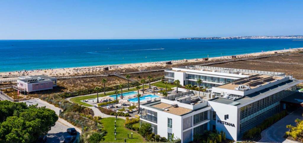 hotel-alvor-near-beach-hotel-aerial-view-1024x484 10 hotéis ideais para conhecer estes passadiços incríveis