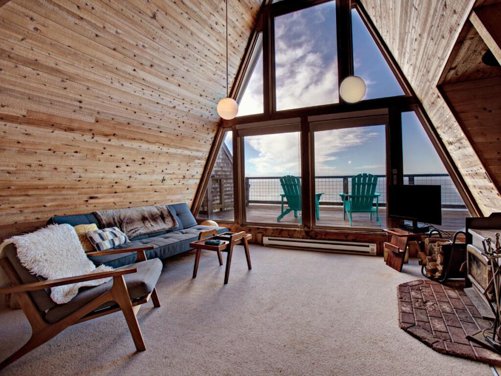 Alojamiento-en-Airbnb_-Oceanside-Oregon-Estados-Unidos-1024x768 As 10 cabanas para uma estadia única com a Airbnb