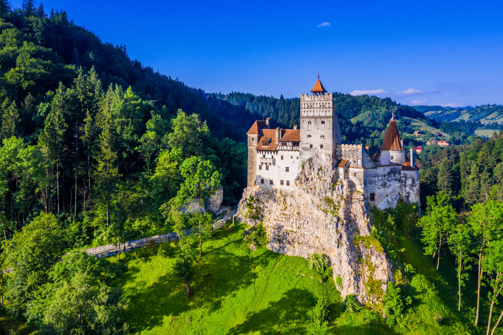 CASTELO-DE-BRAN-ROMENIA Os 10 castelos europeus mais populares no Instagram e um é português