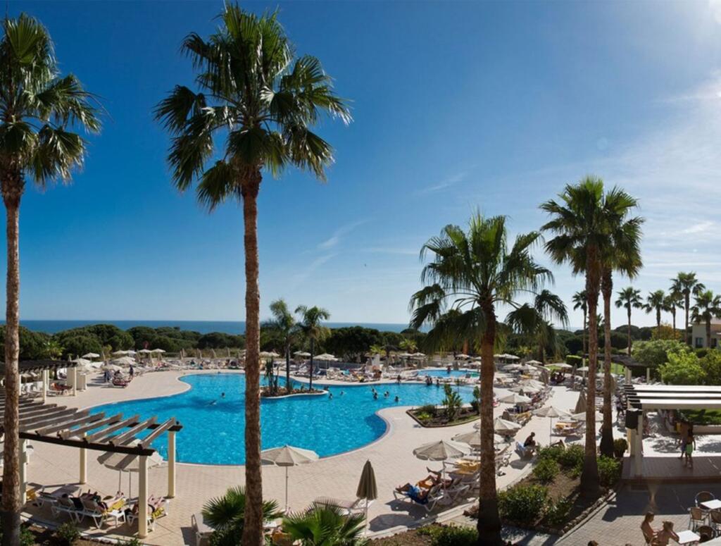 l_pool-10-1-1024x775 Estes dois hotéis no Algarve estão a poucos metros de uma das melhores praias da Europa