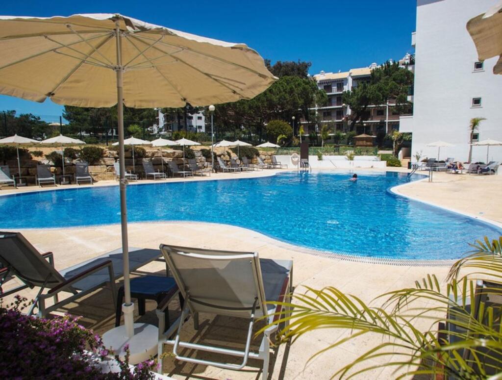 l_pool-15-1-1024x775 Estes dois hotéis no Algarve estão a poucos metros de uma das melhores praias da Europa