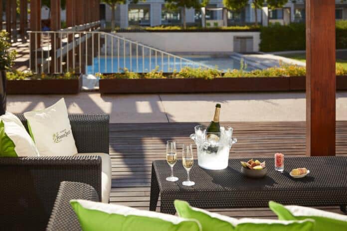Anantara-Vilamoura-Algarve-Resort_Cascades-Pool-Bar