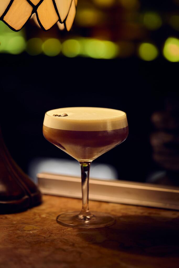 MiniBar_Cocktail_Expressotini_2_Credito_GrupoJoseAvillez-1-683x1024 Há novos cocktails no MINI BAR de José Avillez