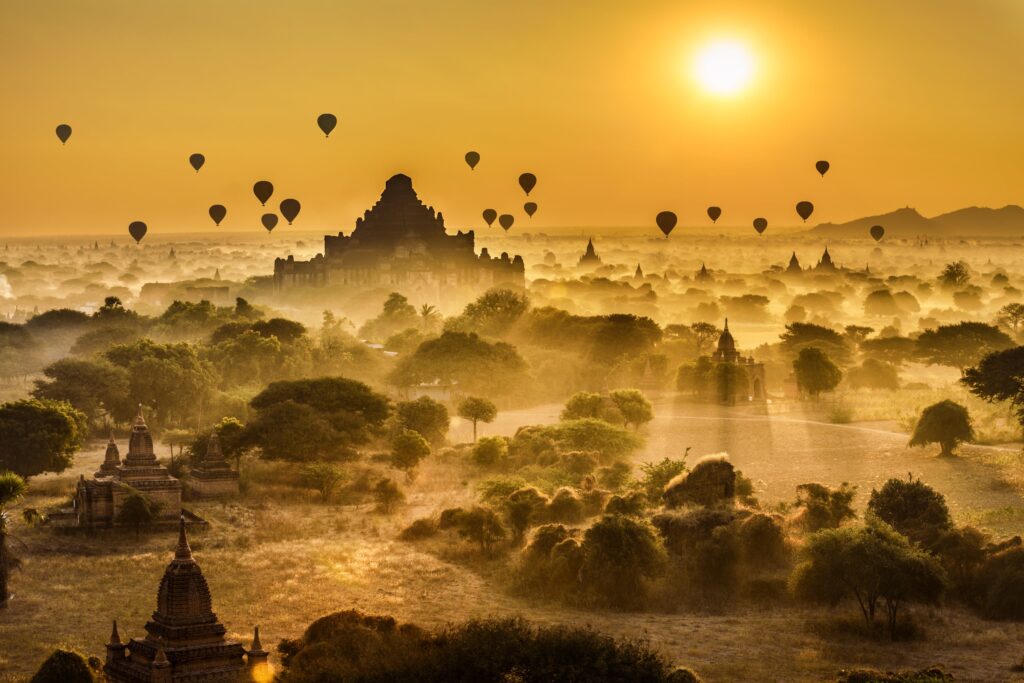 Bagan-1024x683 Gosta de acordar com as galinhas? Descubra quais são os 10 amanheceres mais bonitos do mundo