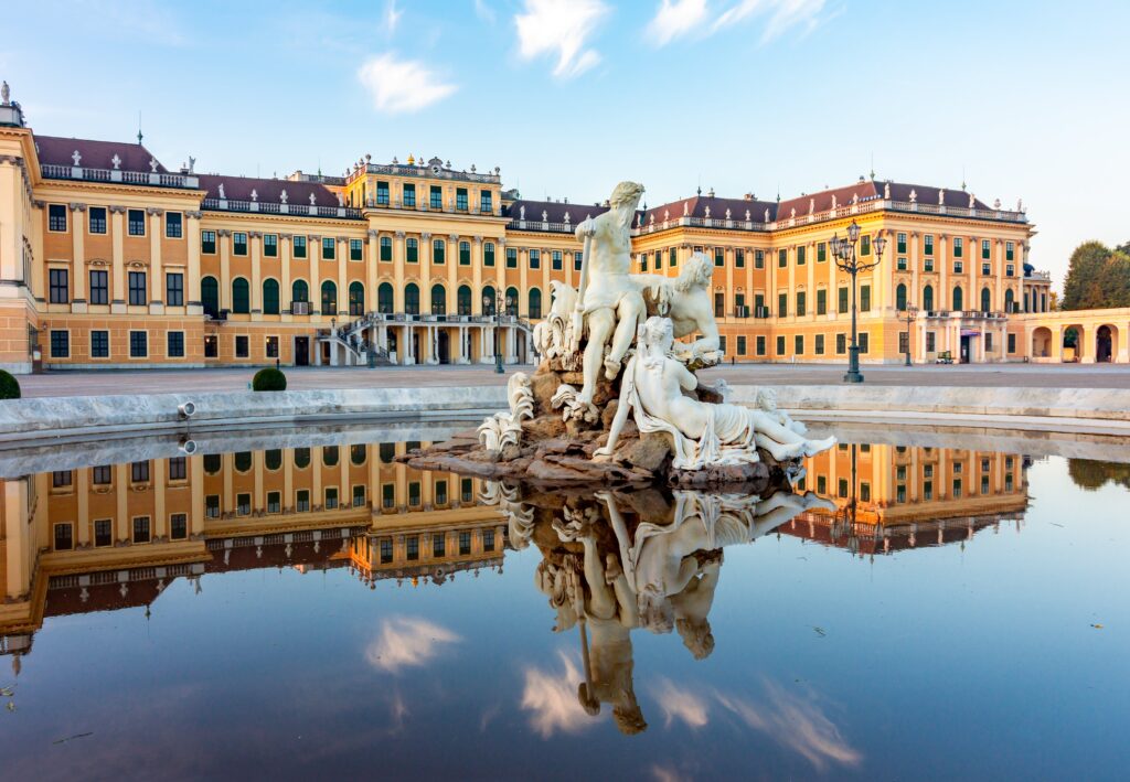 Palacio-de-Schonbrunn-1024x709 Fique a conhecer os 10 palácios mais impressionantes do mundo