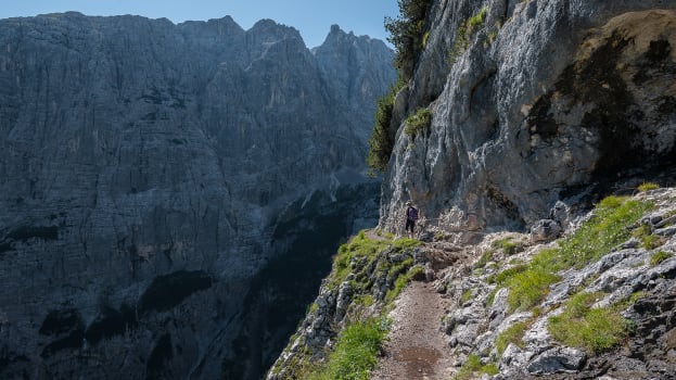 http-cdn.cnn_.com-cnnnext-dam-assets-220712141123-04-worlds-dangerous-hiking-trails-sorapiss Os 11 trilhos para fazer as caminhadas mais perigosos do mundo