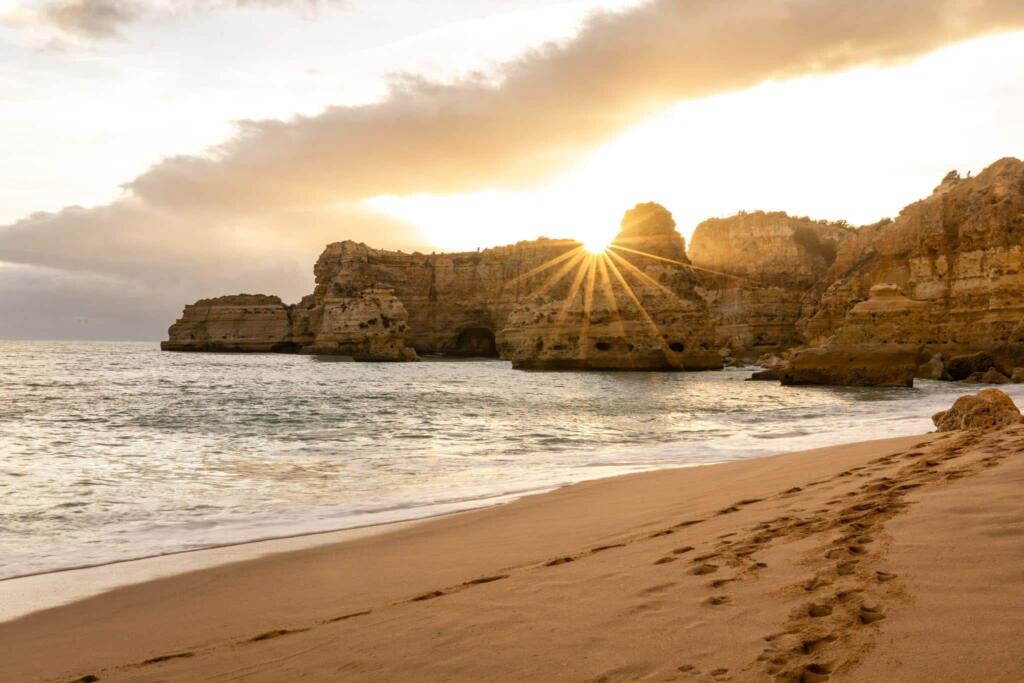 praia-da-marinha-1024x683 As 5 praias preferidas dos portugueses em 2022