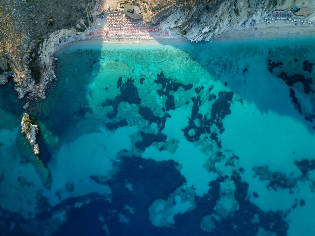 Dhermi-Vlora-1024x768 10 praias e enseadas secretas na Europa para conhecer este verão