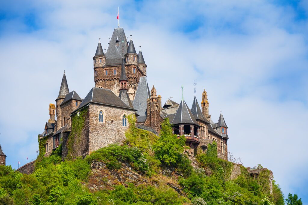Castelo-Reichsburg-Cochem-1024x683 Cenário de batalhas e de romances: Estes são os 11 castelos mais bonitos do mundo
