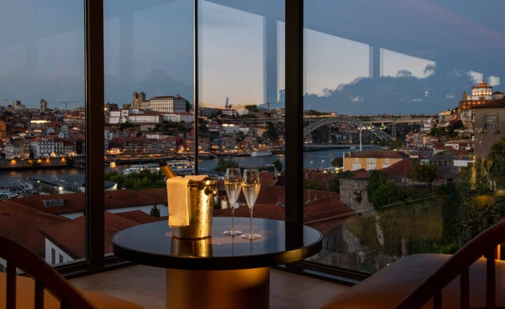 Magma-Restaurante-Cocktail-Bar-1-1024x627 Fado com vista para o Douro: É a nova proposta do Hilton Porto Gaia, na última quarta-feira de cada mês