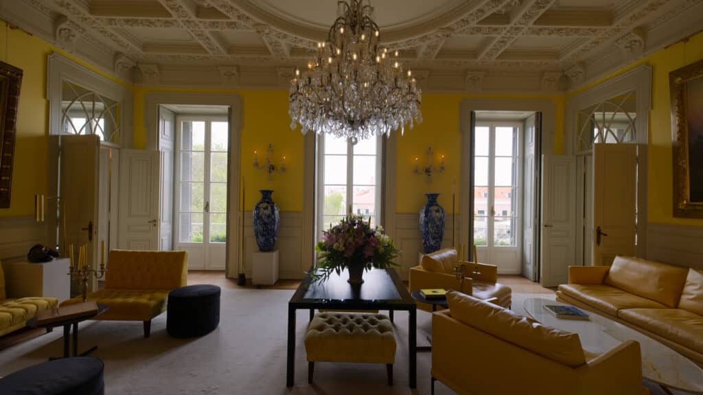 The_Reluctant_Traveler_Photo_010705-1024x576 Este hotel em Lisboa foi escolhido para a nova série da AppleTV+