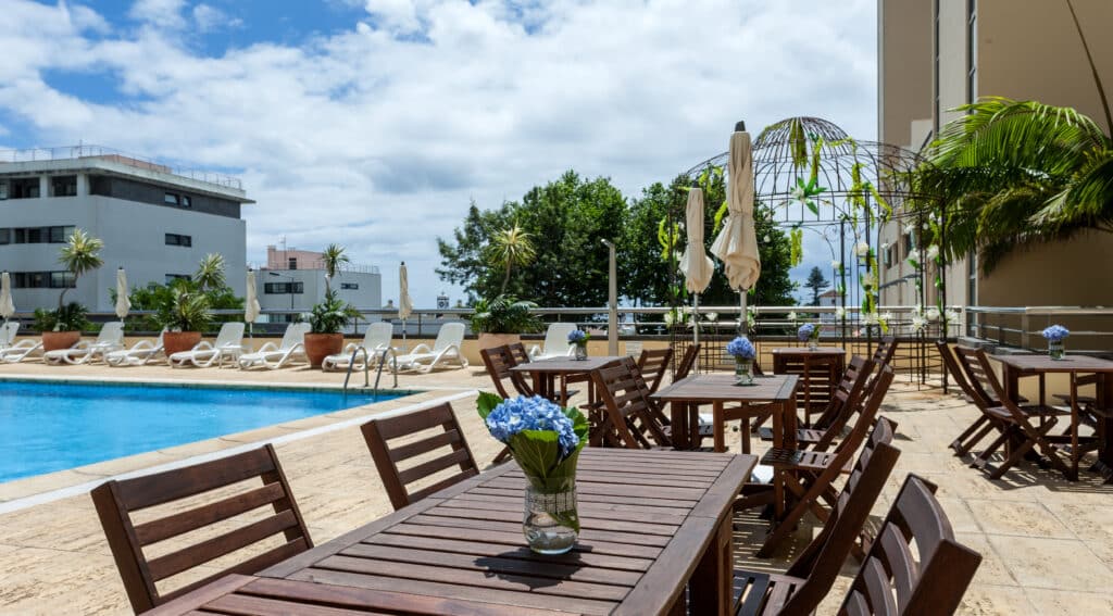 14-SMPH-ESPLANADE-1024x567 S. Miguel Park Hotel e Terceira Mar Hotel celebram aniversários com descontos nas estadias