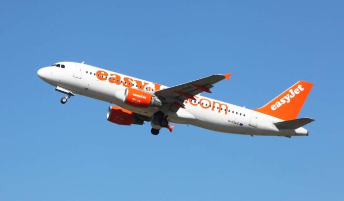 Easy jet takes of from Edinburgh Airport