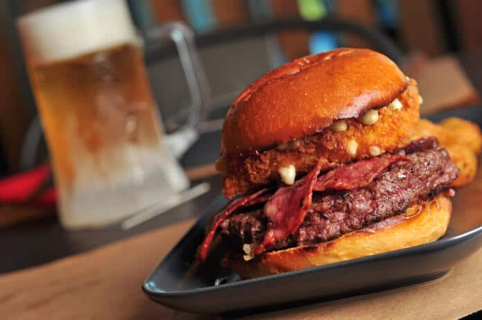 Foto Aussie Steakhouse_Sydney Burger 01_Crédito Maria Mattos