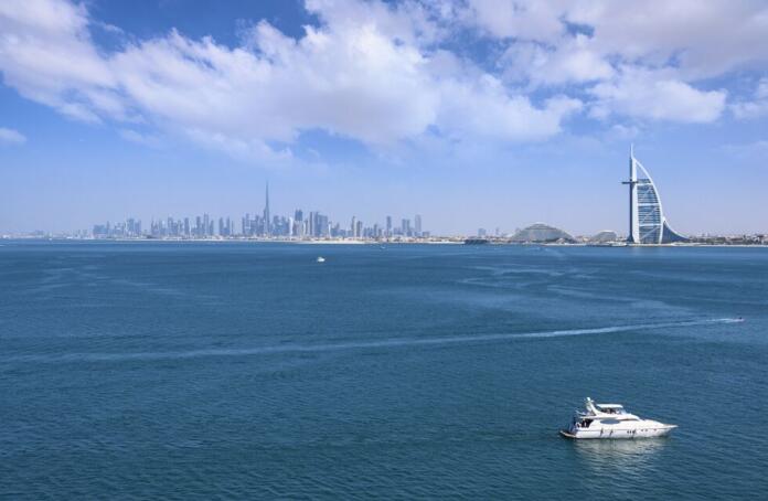 Large-DET_Dubai Skyline_Always On_1