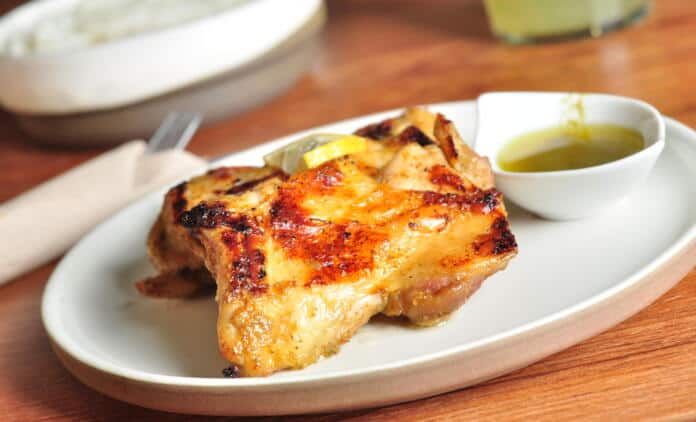 Pop Chicken_Sem osso - coxa de frango desossada com molho à escolha 02_Créditos Maria Mattos.JPG