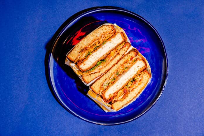 Crispy Tofu Sando é uma das opções da Boubou’s Sandwich Club Crispy Tofu Sando é uma das opções da Boubou’s Sandwich Club