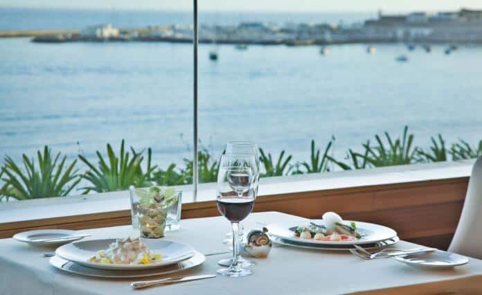 Gourmet Restaurant 1 Restaurante Gourmet, localizado no terceiro piso do Hotel Cascais Miragem