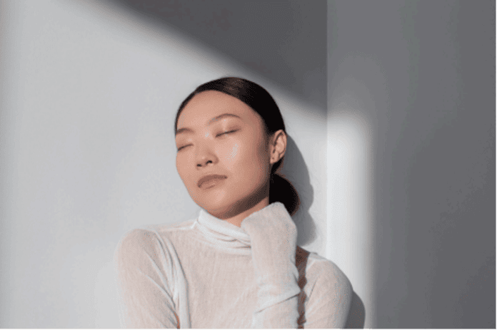 O conceito de “Glass-Skin” emergiu como um dos mais desejados dentro da K-Beauty, simbolizando o auge da estética coreana