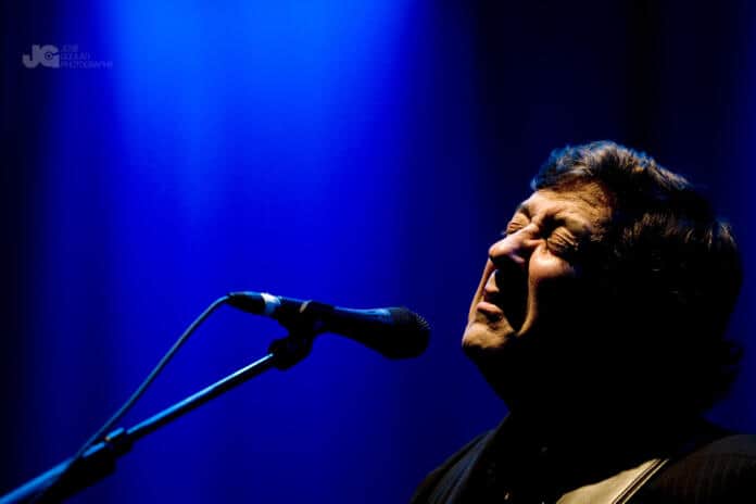 O Rui Veloso vai dar um concerto na escadaria exterior do Palácio de São Bento. Wikipedia/José Goulão