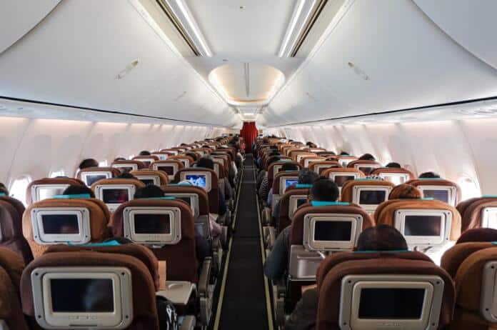 Interior de um avião. Foto: Mohammad Arrahmanur/Unsplash