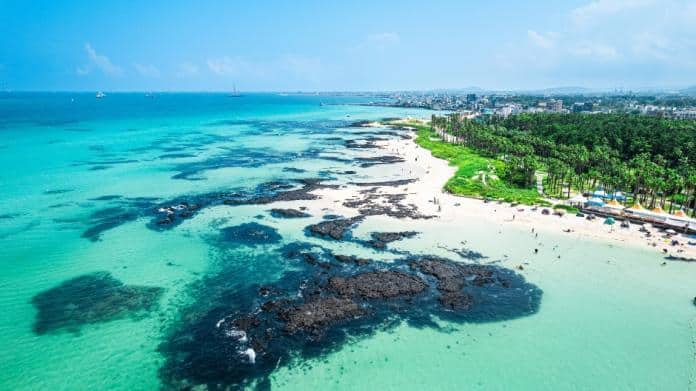 Jeju Praia Hyeopjae, na ilha de Jeju, conhecida como "o Havai da Coreia do Sul". Foto: Visit Korea