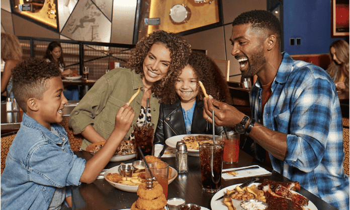 Até ao final de agosto, todas as crianças até aos 12 anos têm direito a uma refeição grátis do menu infantil no Hard Rock Cafe Lisboa.