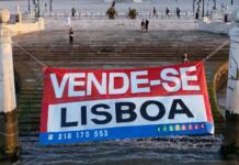 Cartaz "Vende-se Lisboa". Créditos: Instagram de Bordalo II