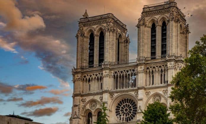 Torres de Notre-Dame, em Paris