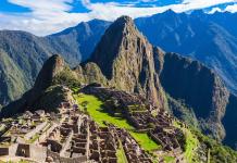 Machu Picchu, situada nos Andes peruanos, perto da cidade de Cusco, foi eleita em 7 de julho de 2007 como uma das Novas Sete Maravilhas do Mundo