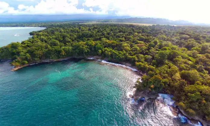 puntamona-limon-costarica (1)