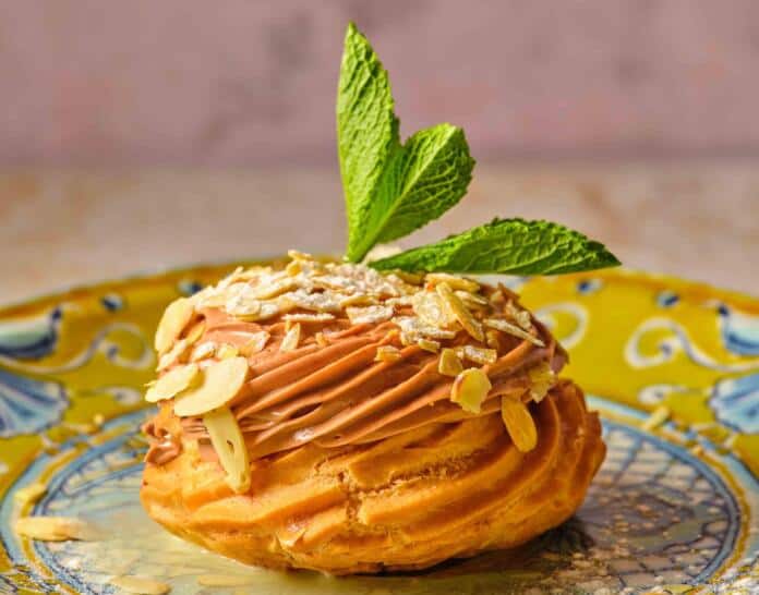 Profiterole XL com mascarpone de Nutella, do La Mafia se sienta a la mesa Profiterole XL com mascarpone de Nutella, do La Mafia se sienta a la mesa