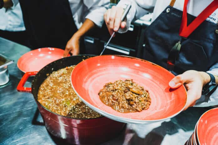 Cabidela A Ordem da Cabidela está de regresso para mais uma viagem gastronómica de norte a sul do país, com oito jantares especiais. Foto: Frank Saalfeld