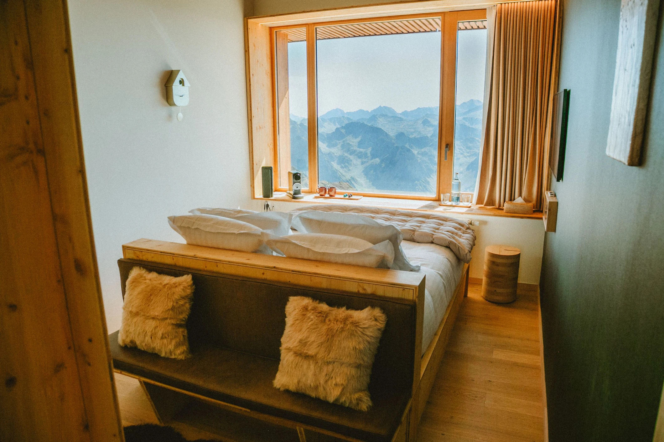O hotel mais alto de França acaba de abrir nos Pirenéus. Fica a 2620 metros e tem vistas de cortar a respiração