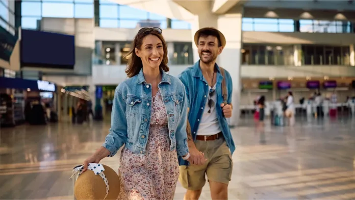 Airport_Couple_f1fac9197d
