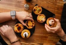 A Nat’elier combina a receita tradicional do pastel de nata com versões inspiradas em sabores como tiramisù, cheesecake e crème brûlée.