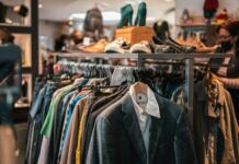 Há peças de Louis Vuitton e Red Valentino à venda neste mercado de roupa em segunda mão O Resale Gallery está de volta ao LX Factory com cerca de 400 artigos de marcas como Louis Vuitton, Red Valentino e Zadig & Voltaire.